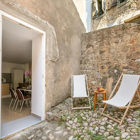 Feriehus In Cathar Village Of *
